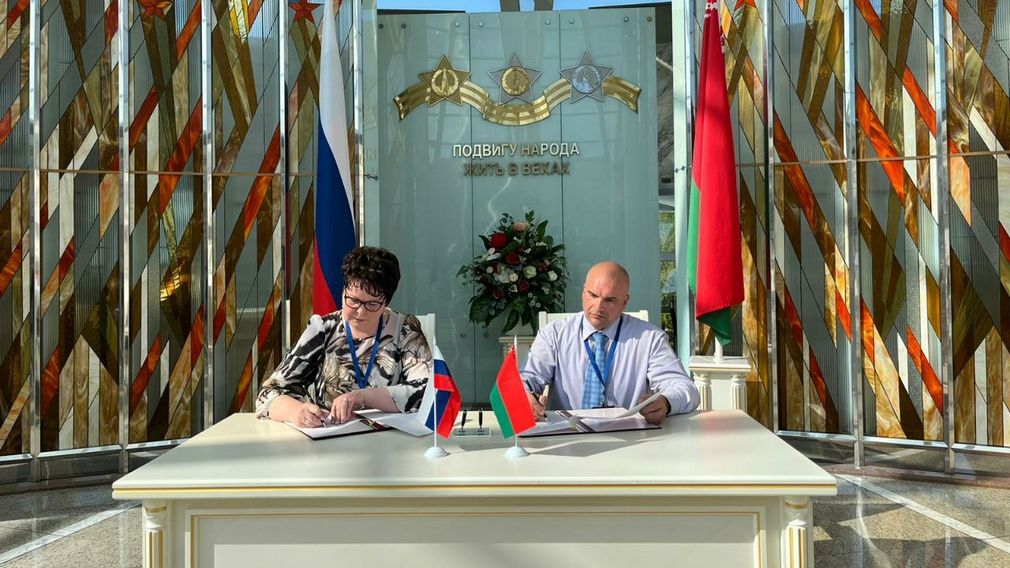 Брянский областной художественный музейно-выставочный центр подписал соглашение о сотрудничестве с белорусским музеем